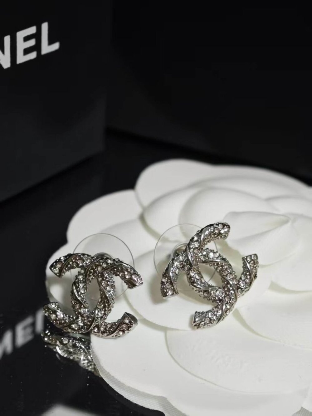 CHANEL Earring With Box - Picture 2 of 3